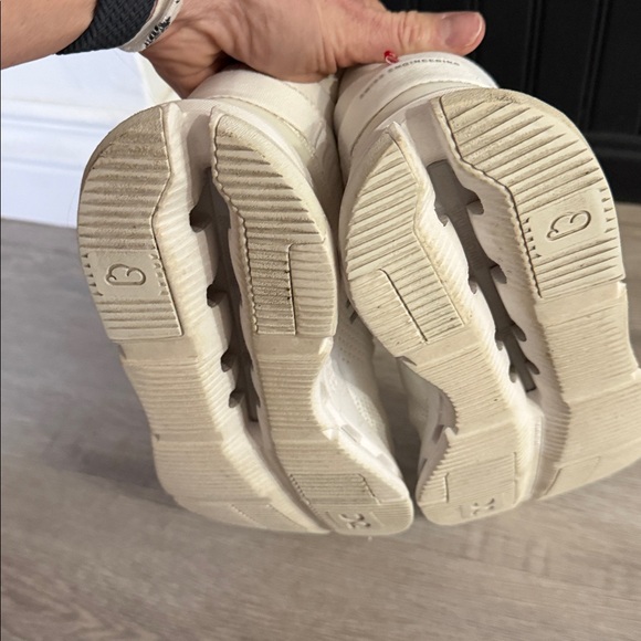 On Running Cloudtec Sneakers - Picture 4 of 5